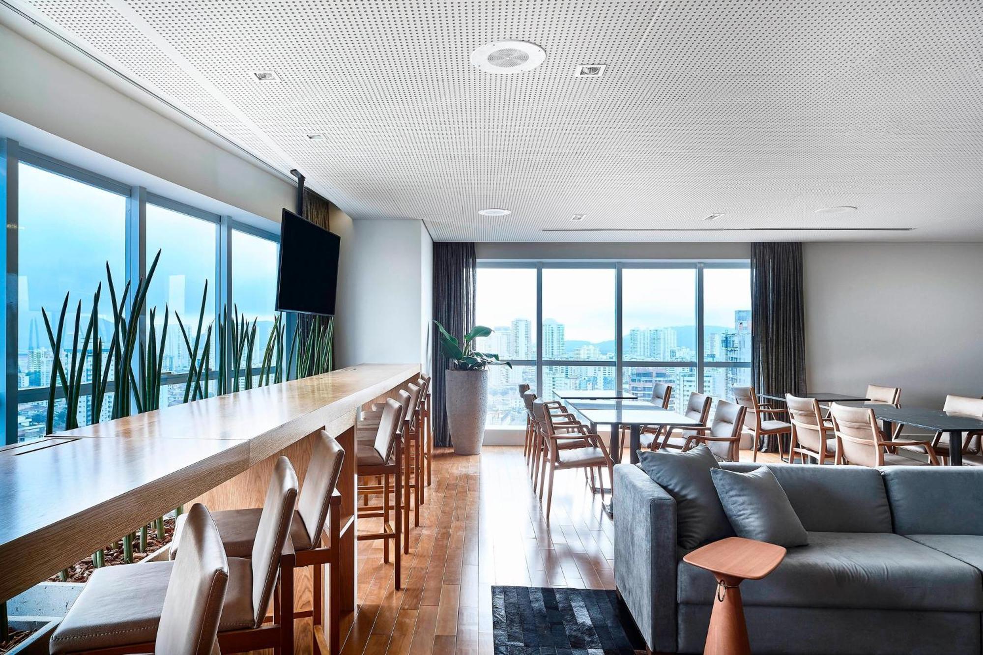 Sheraton Santos Hotel Екстер'єр фото The lounge at the airport